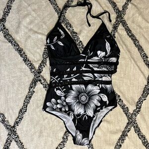 New without tag size M swimsuit